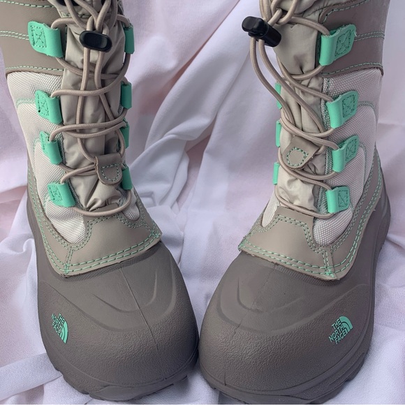 The North Face Waterproof/Insulated Boots (Size 4) Gray w/Seafoam Green Trim - Picture 4 of 16